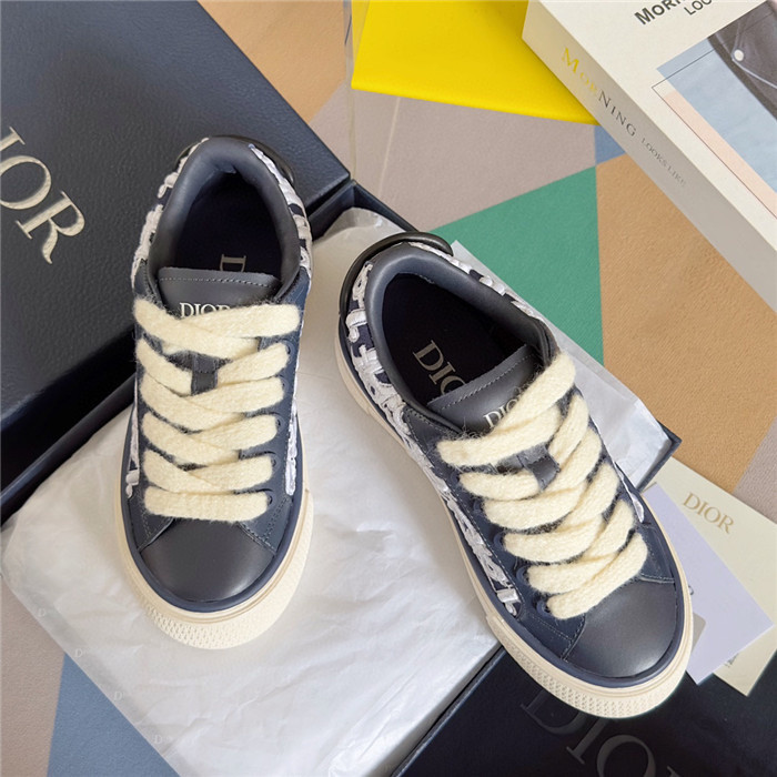 DR B33 SNEAKER