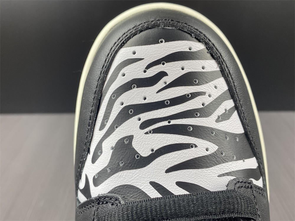 QUARTERSNACKS X NIKE DUNK LOW SB 