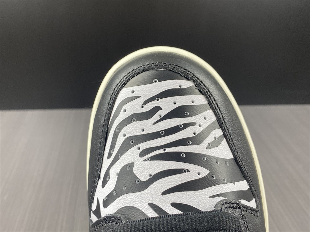 QUARTERSNACKS X NIKE DUNK LOW SB 