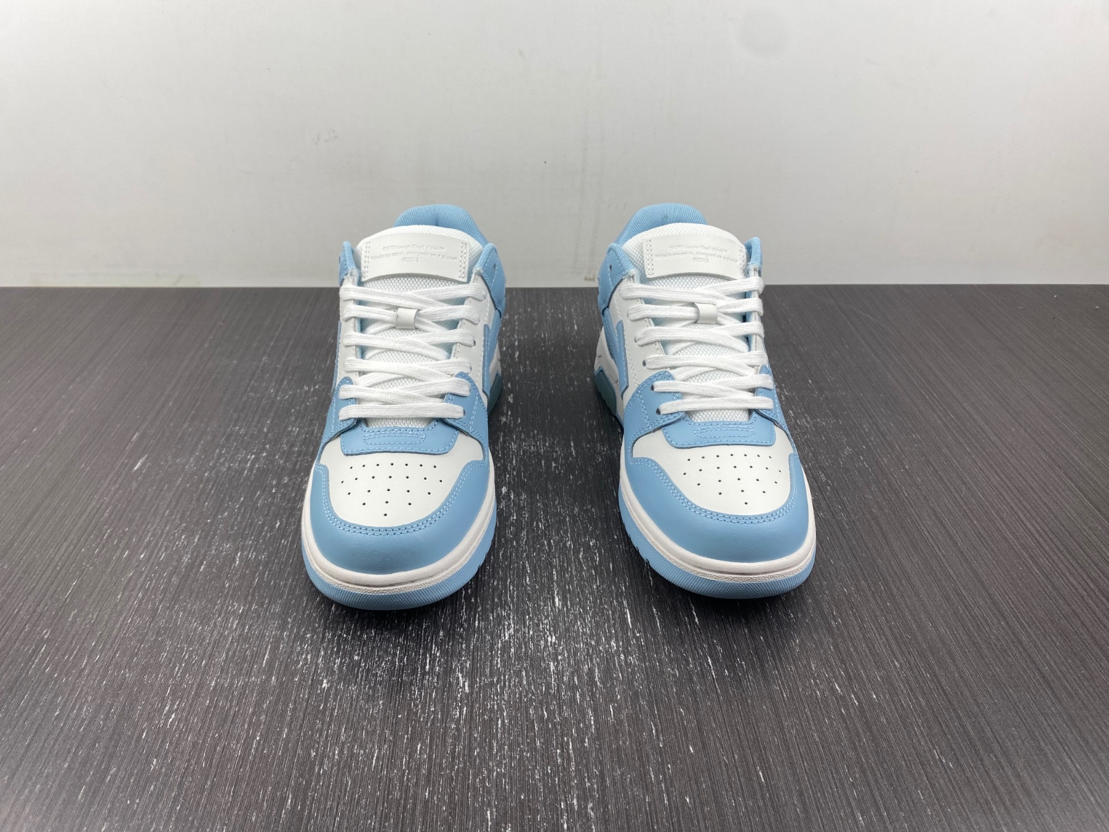 Off-White c/o Virgil Abloh