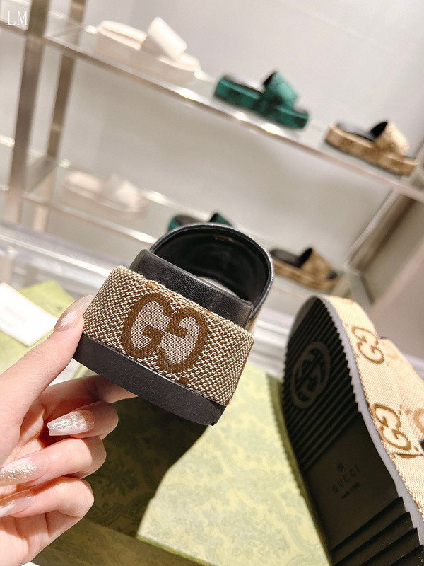 GUC LEATHER SLIDE