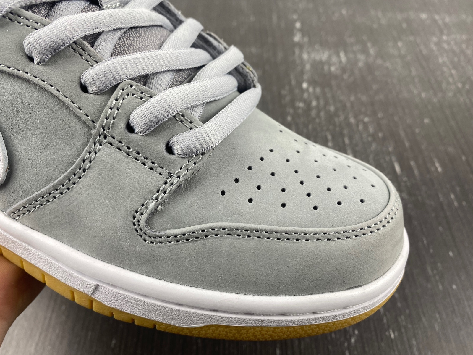 Nike SB Dunk Low “Grey Gum” DV5464-001