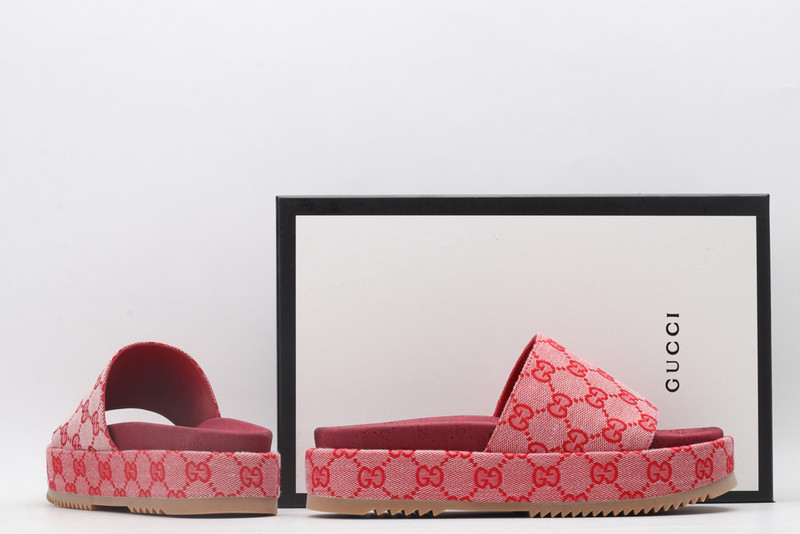 GUC LEATHER SLIDE
