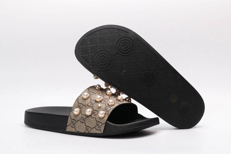 GUC LEATHER SLIDE