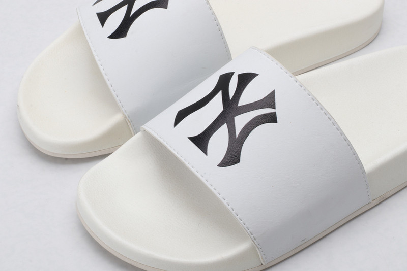 GUC LEATHER SLIDE