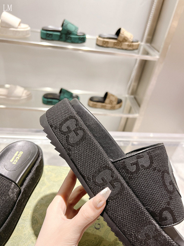 GUC LEATHER SLIDE