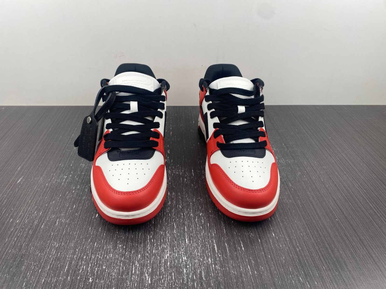 Off-White c/o Virgil Abloh