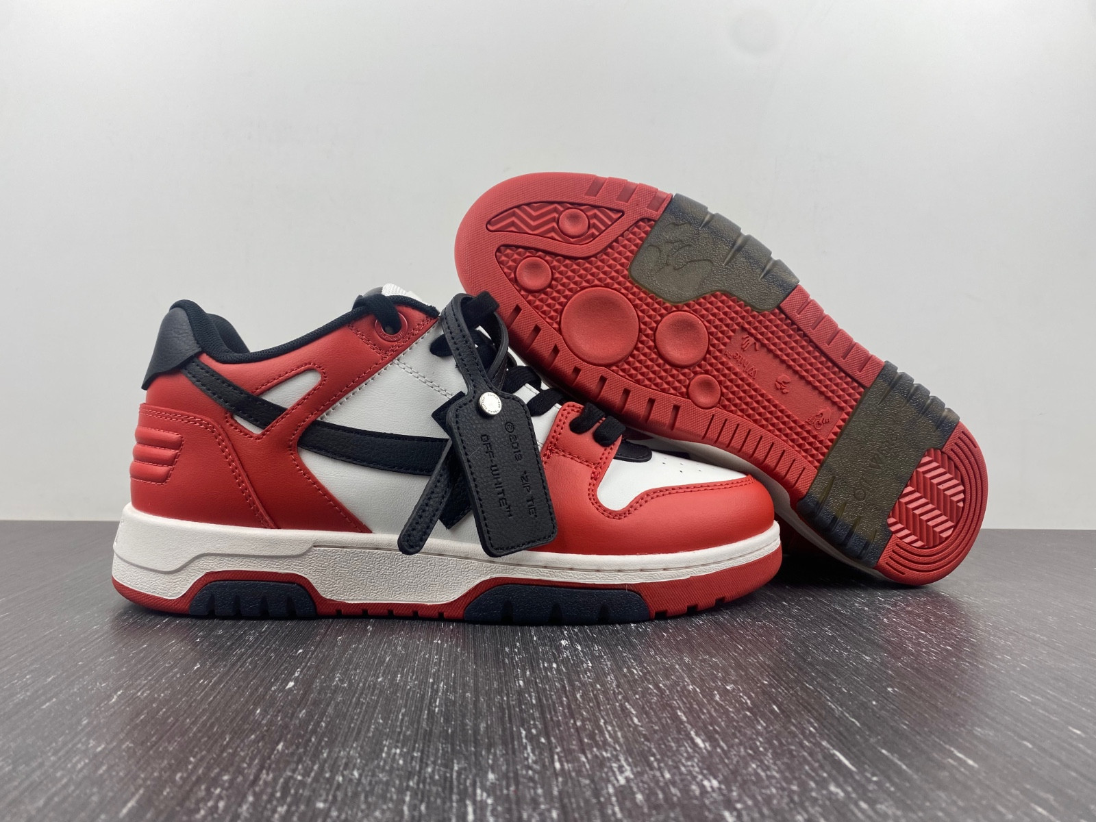 Off-White c/o Virgil Abloh
