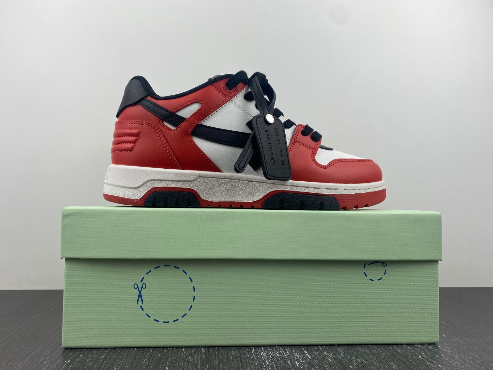 Off-White c/o Virgil Abloh