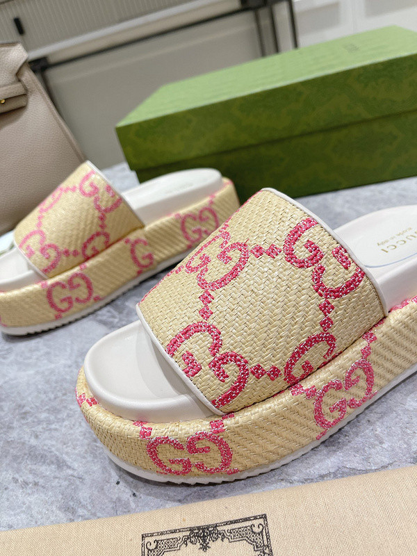 GUC LEATHER SLIDE