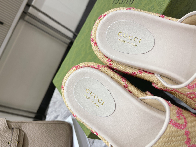 GUC LEATHER SLIDE