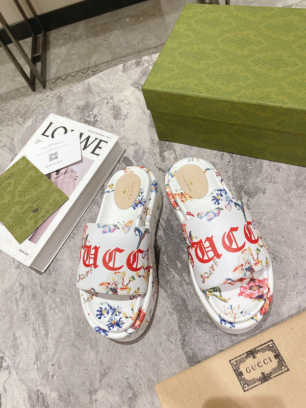 GUC LEATHER SLIDE