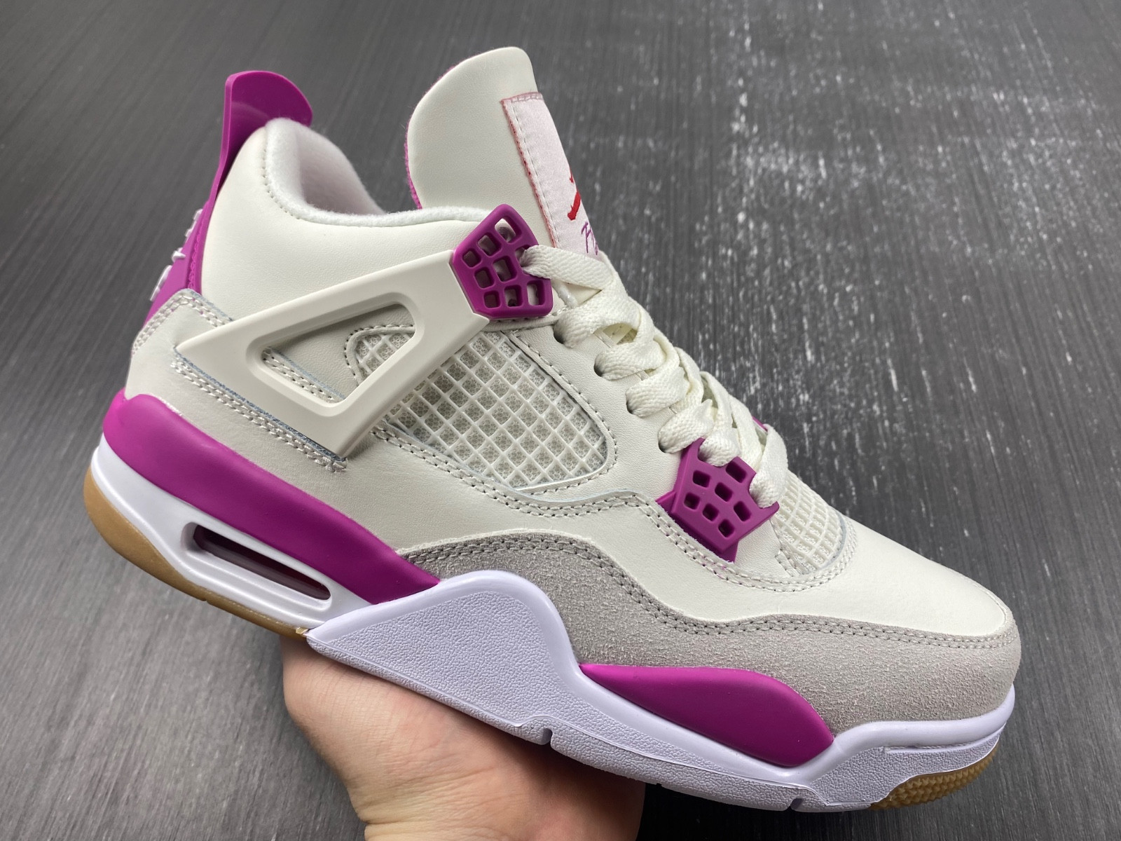 NIKE SB X AIR JORDAN 4 DR5415-106