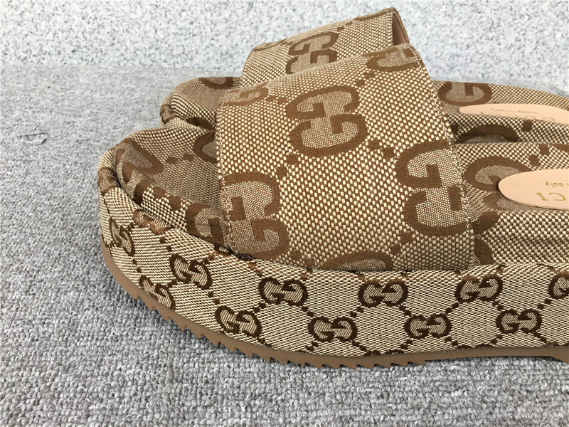 GUC LEATHER SLIDE