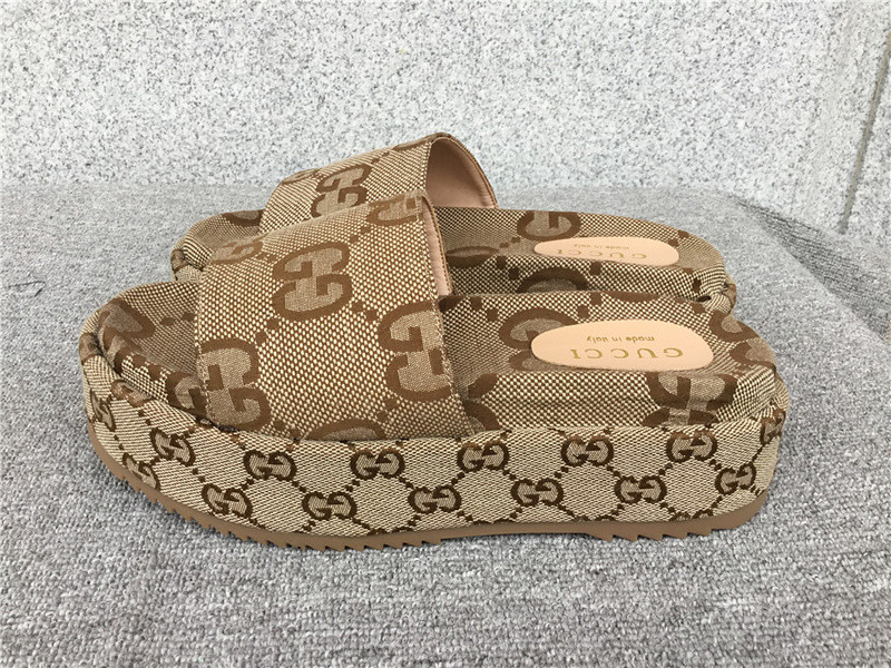 GUC LEATHER SLIDE