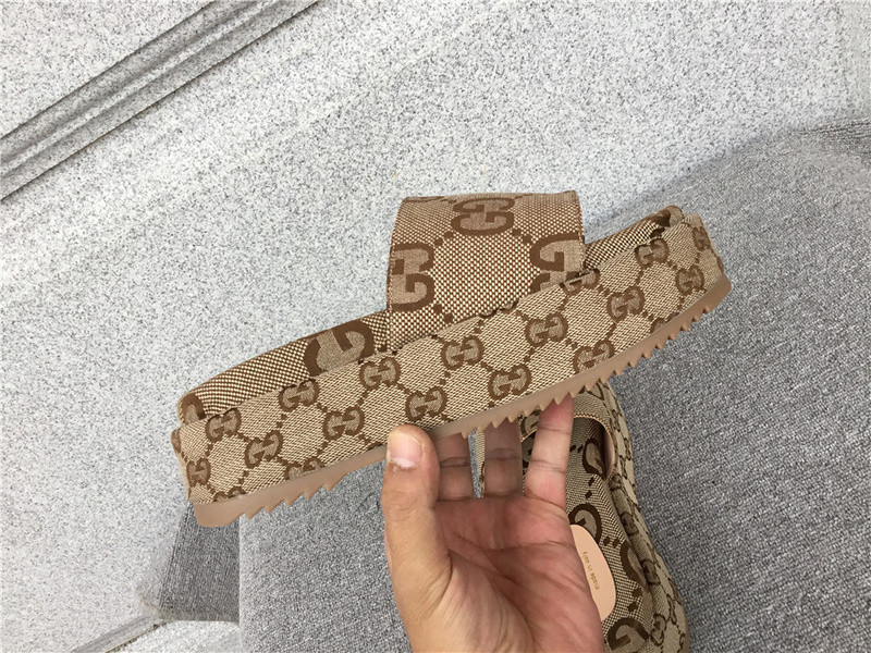 GUC LEATHER SLIDE