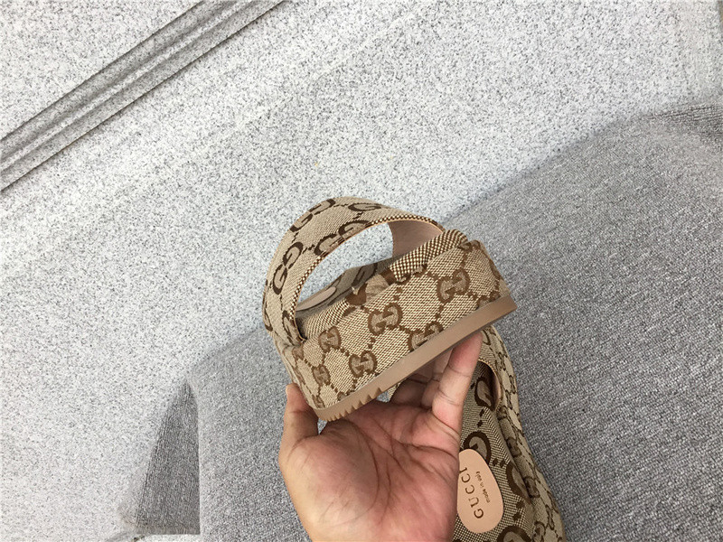 GUC LEATHER SLIDE