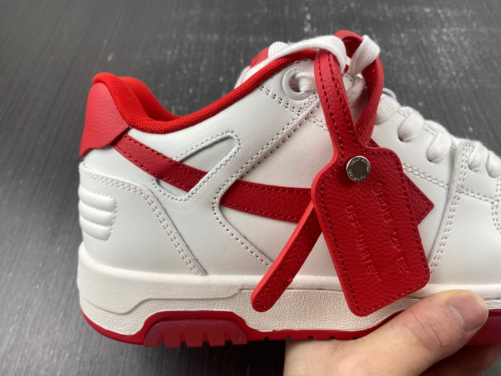 Off-White c/o Virgil Abloh