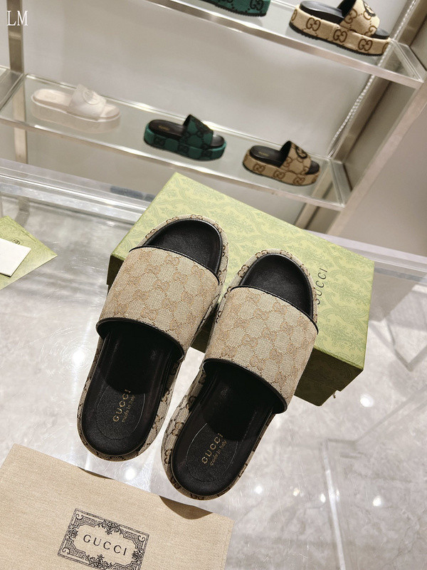 GUC LEATHER SLIDE
