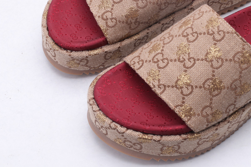 GUC LEATHER SLIDE