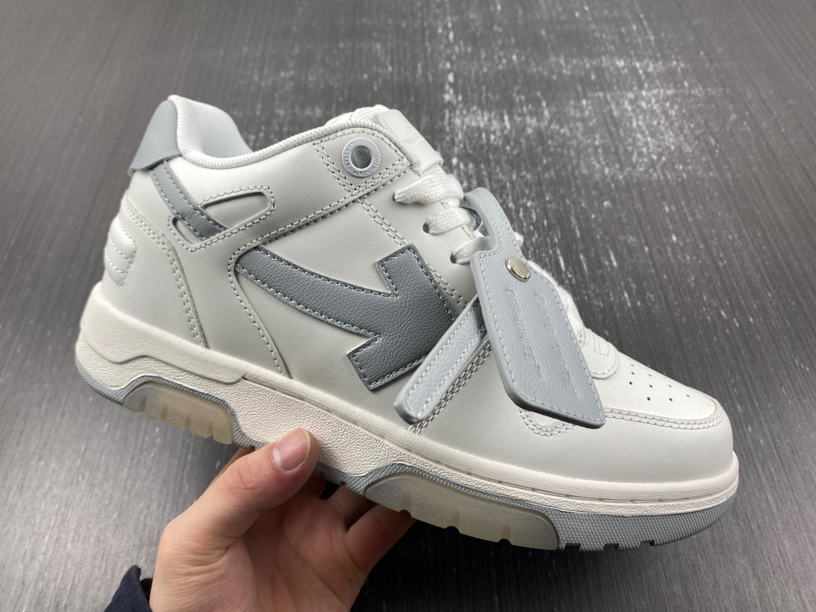 Off-White c/o Virgil Abloh