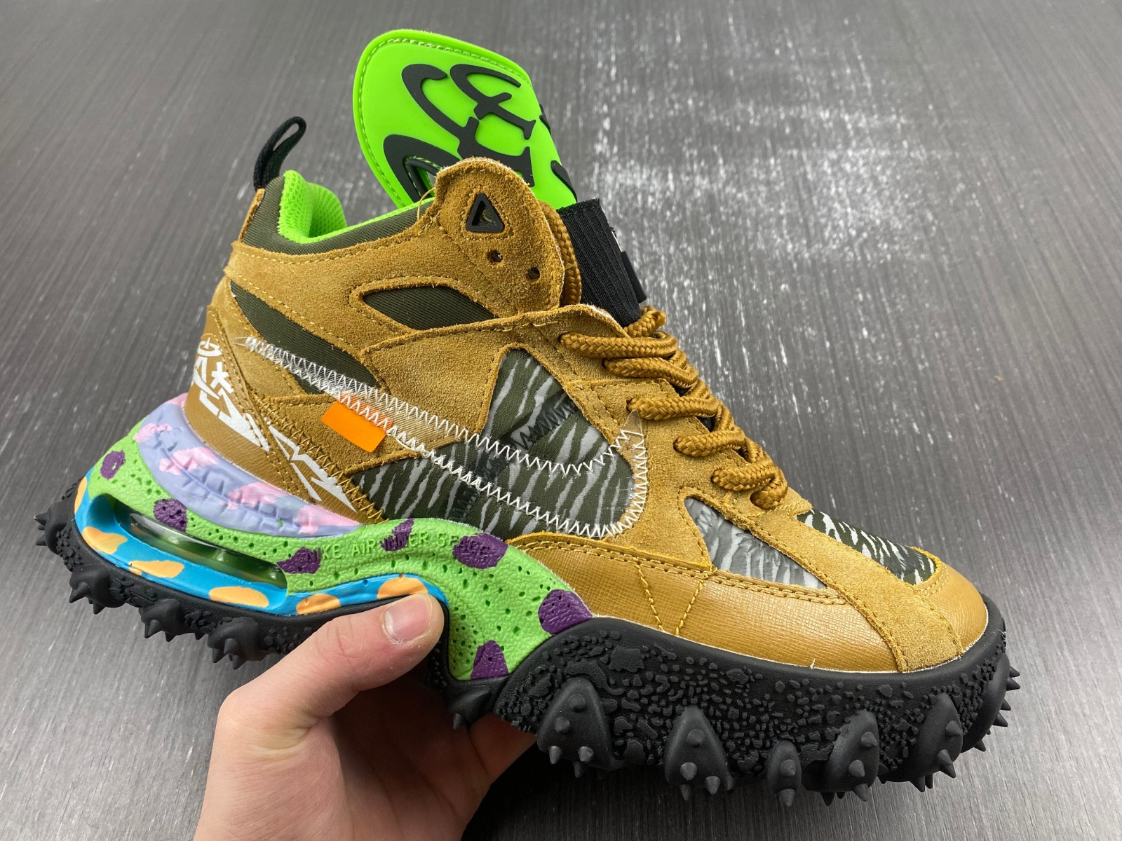 Off-White c/o Virgil Abloh
