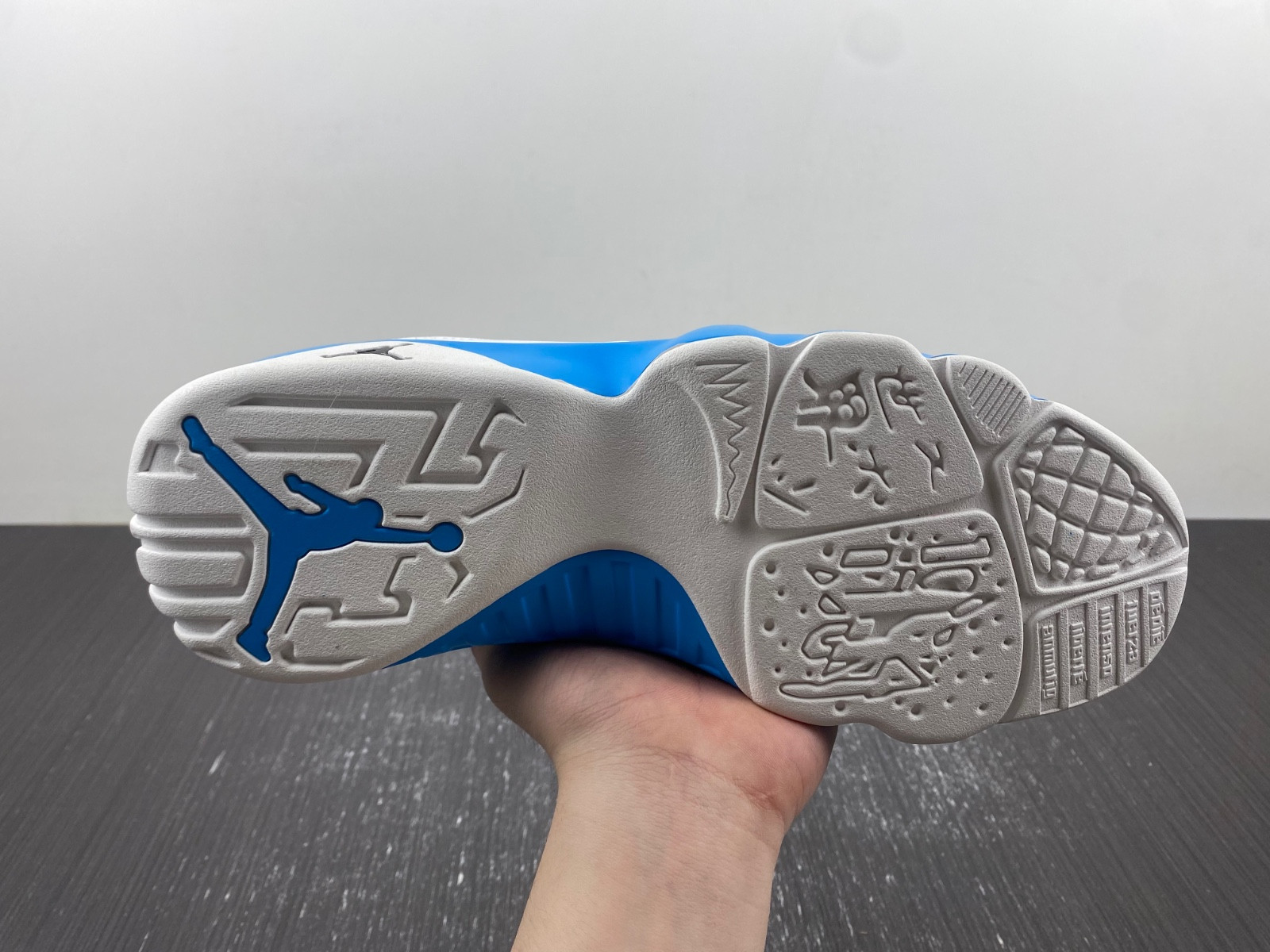 Air Jordan 9 OG "Powder Blue" FQ8992-101