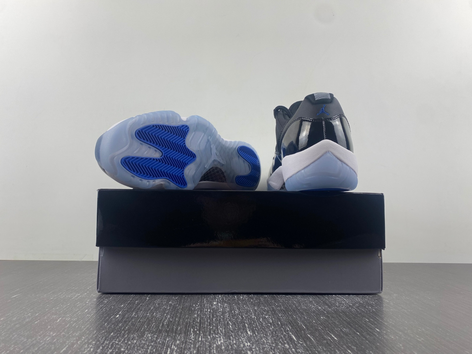 Air Jordan 11 Low 