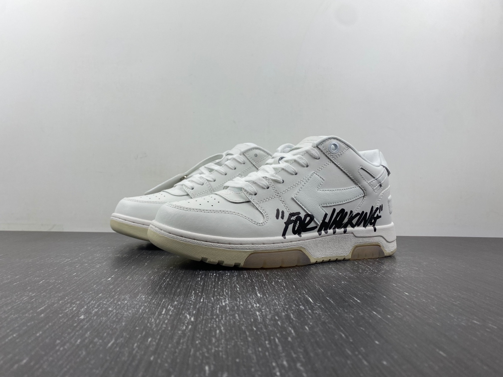 Off-White c/o Virgil Abloh