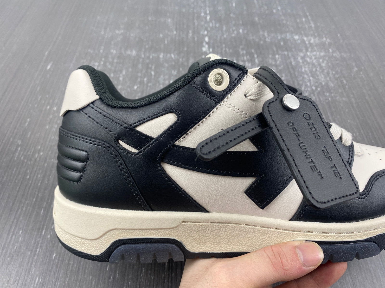 Off-White c/o Virgil Abloh