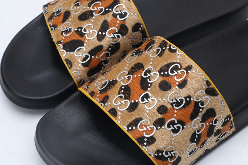 GUC LEATHER SLIDE