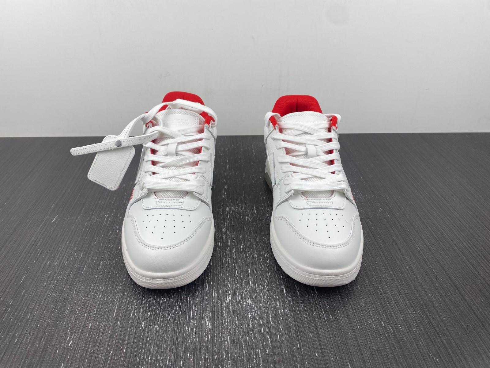 Off-White c/o Virgil Abloh