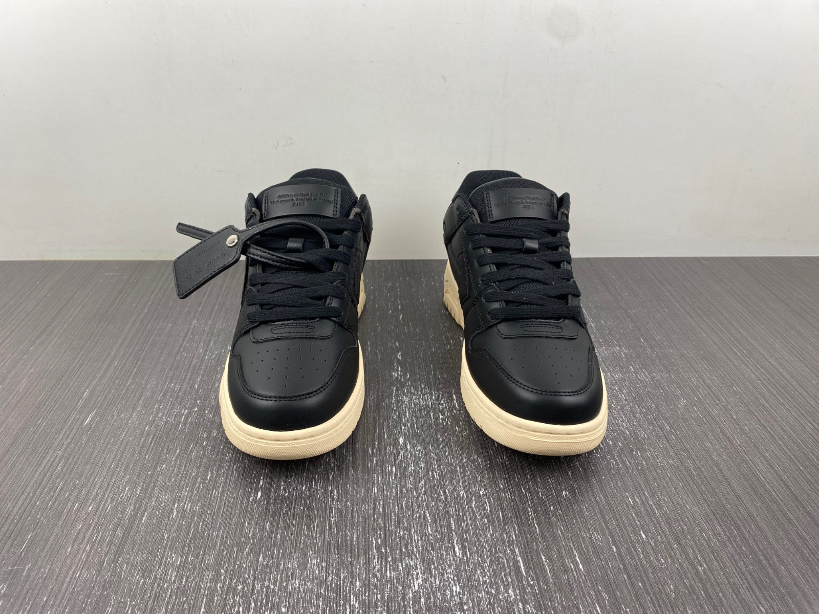 Off-White c/o Virgil Abloh