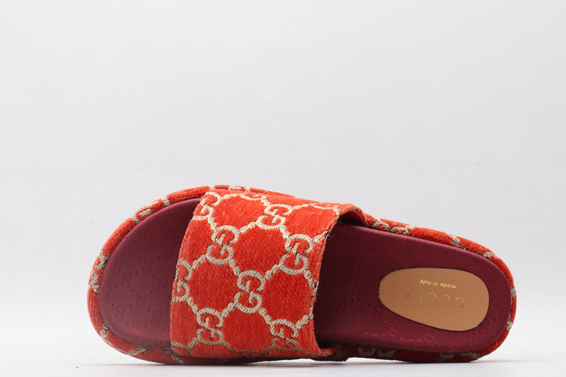 GUC LEATHER SLIDE