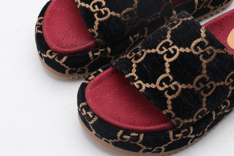 GUC LEATHER SLIDE