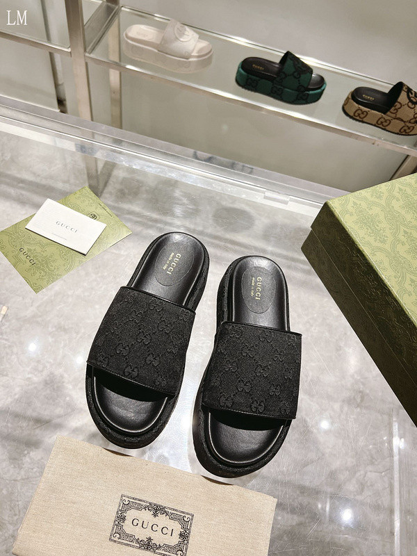 GUC LEATHER SLIDE