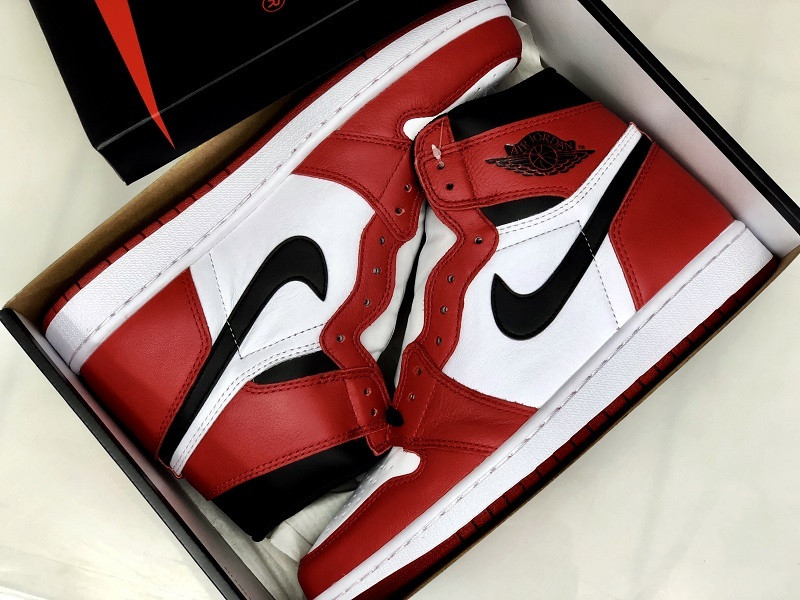 Air Jordan 1 Retor High OG Chicago Red 555088-101