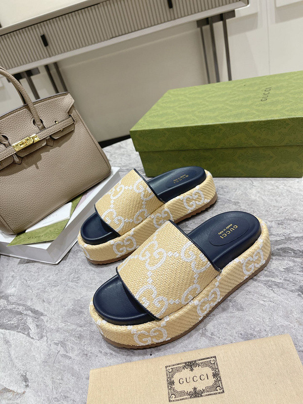 GUC LEATHER SLIDE