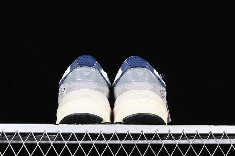 New Balance 990v6 