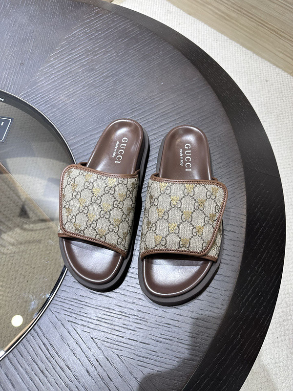GUC LEATHER SLIDE