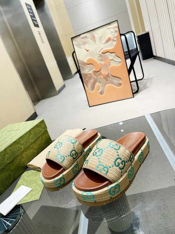 GUC LEATHER SLIDE