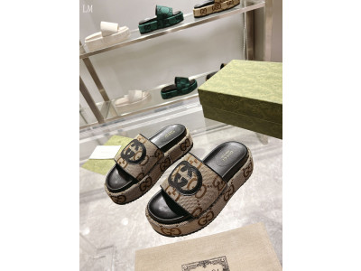 GUC LEATHER SLIDE