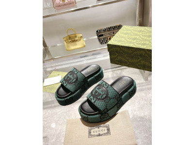 GUC LEATHER SLIDE