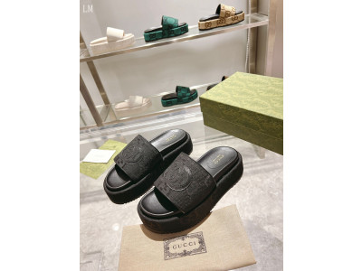 GUC LEATHER SLIDE
