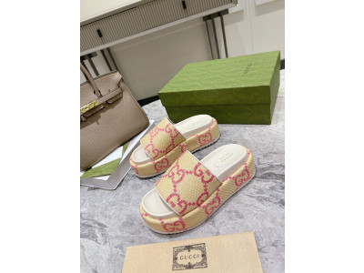 GUC LEATHER SLIDE