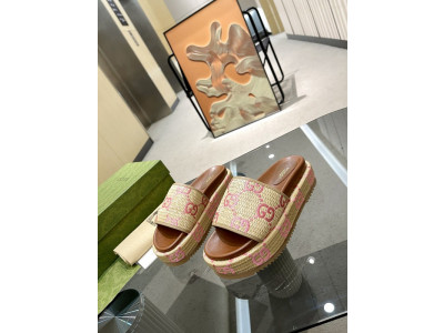 GUC LEATHER SLIDE
