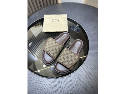 GUC LEATHER SLIDE