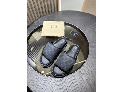 GUC LEATHER SLIDE