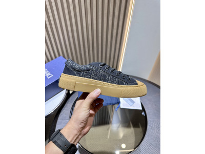 DR B33 SNEAKER