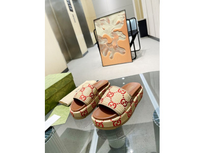 GUC LEATHER SLIDE